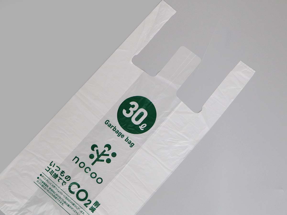 ゴミ袋本体には30Lの容量表記と<ruby>nocoo<rp>(</rp><rt>ノクー</rt><rp>)</rp></ruby>のロゴが印刷されています。