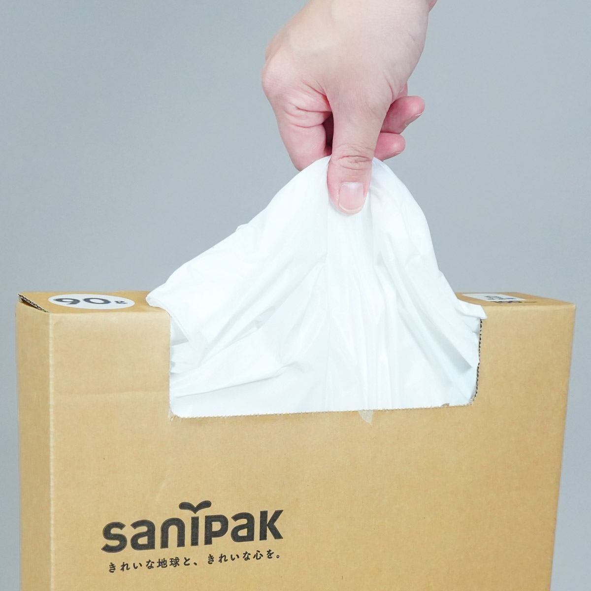 パッケージは段ボールを採用しているので、型崩れが起きにくく、1枚ずつ取り出しやすいです。