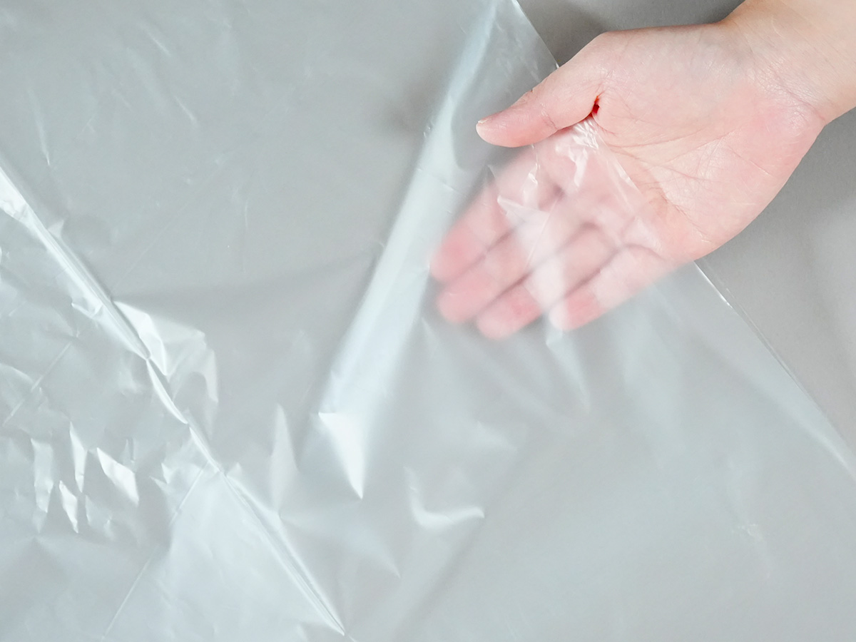 半透明で中身が少し透けて見えるタイプです。