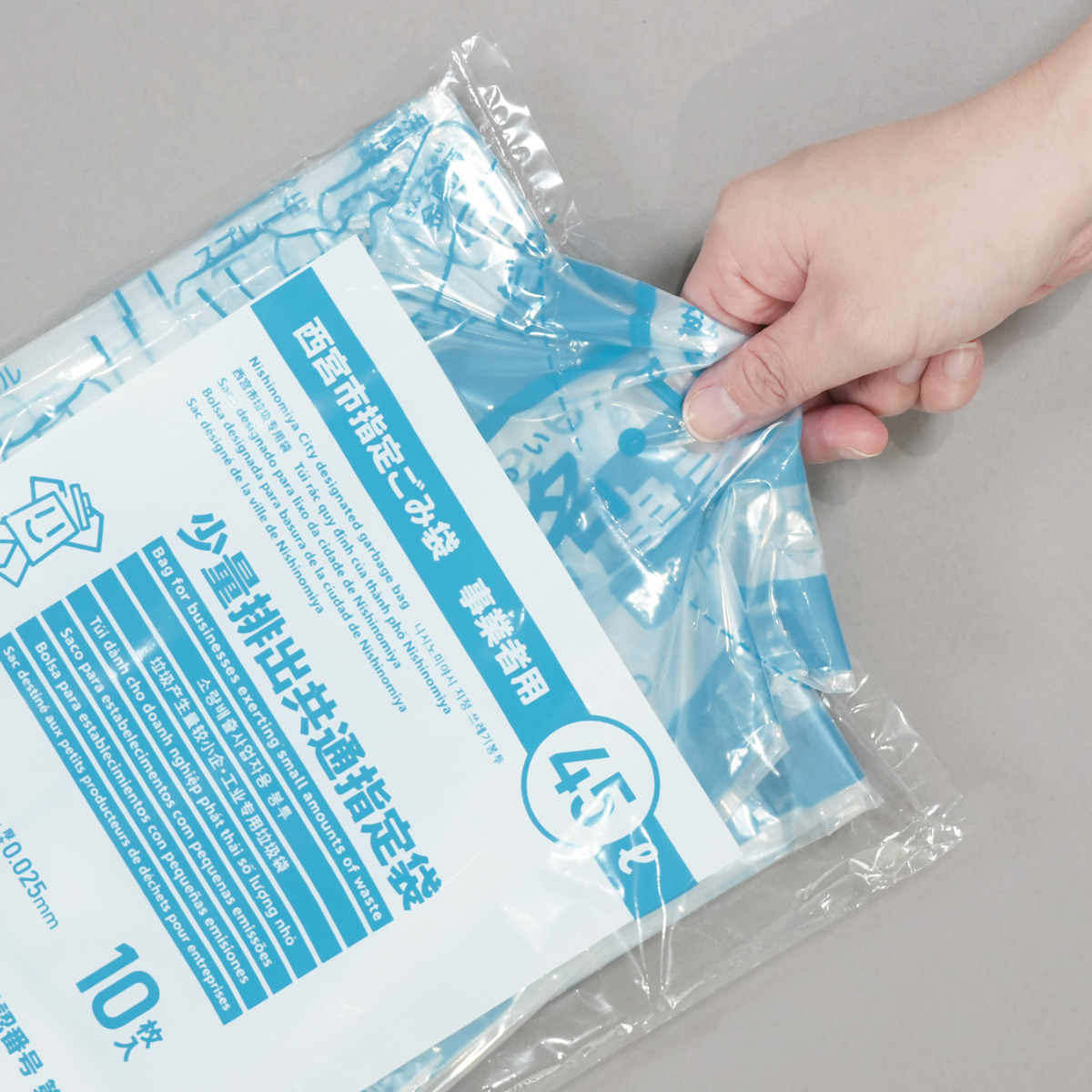 取り出し口が付いており、1枚ずつ取り出しやすくなっています。