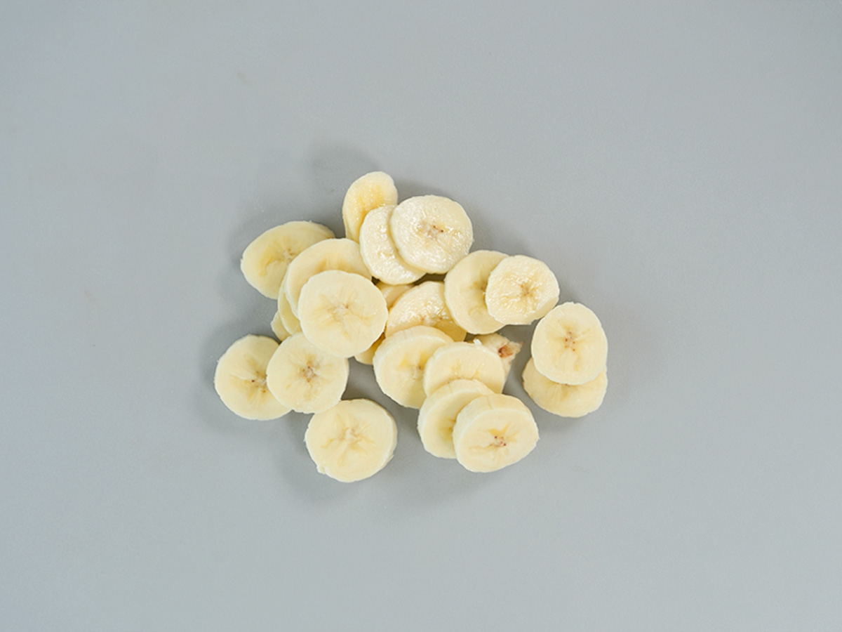 バナナを輪切りにするシーン