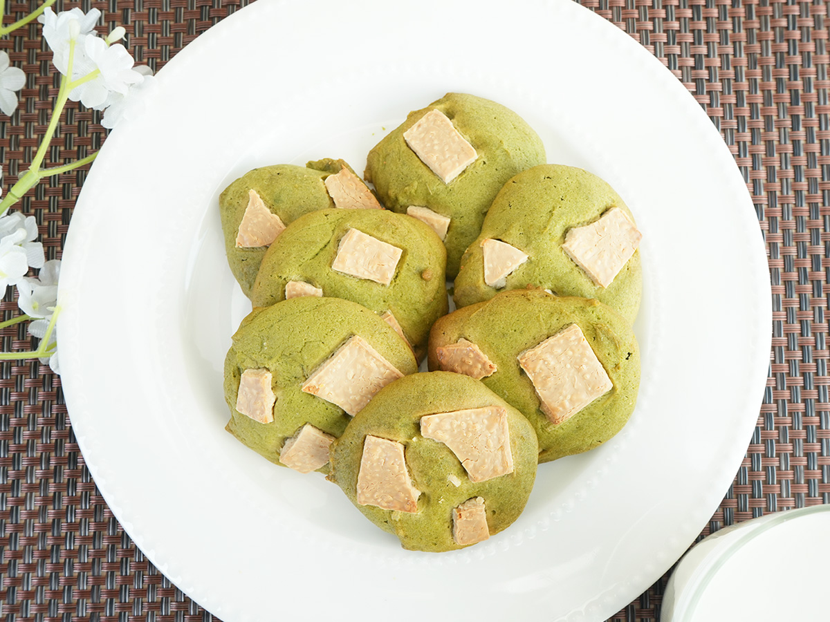 お皿に盛りつけるシーン