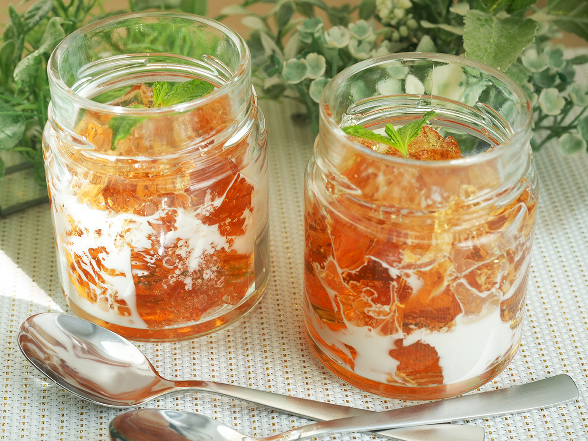 タオルで包んで粗熱を取るシーン