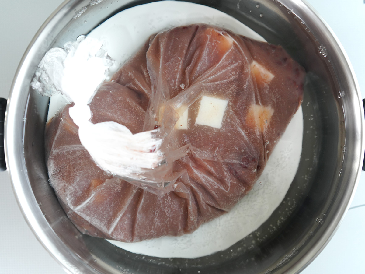 湯せんするシーン