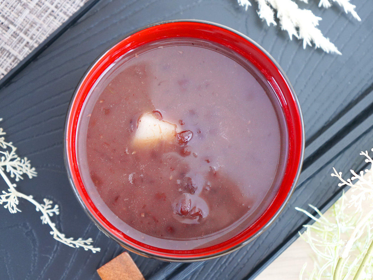 盛りつけするシーン