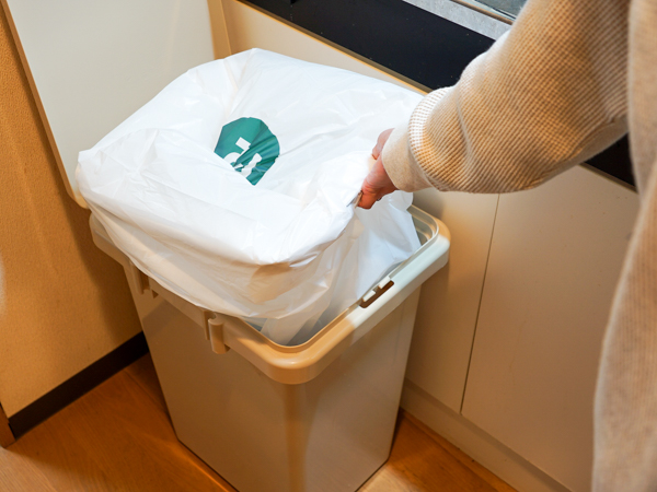 ゴミ袋を数枚重ねてセットする方法