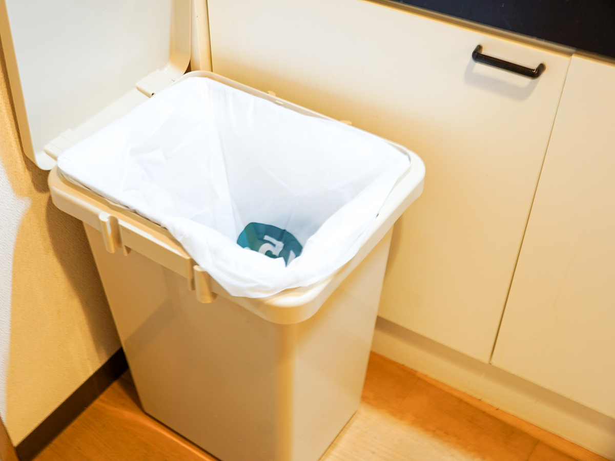 ゴミ箱、もう洗いたくない！週2回のゴミ出しを快適にする、面倒くさくない・臭わないゴミ袋セット術