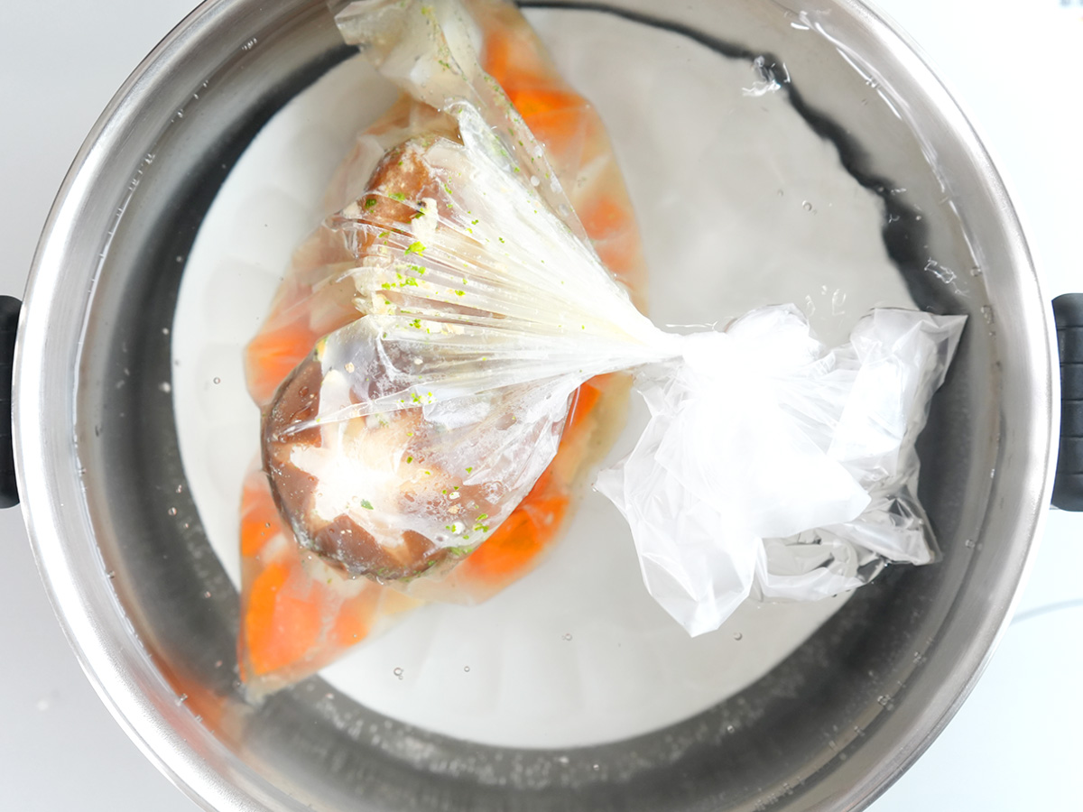 湯せんするシーン