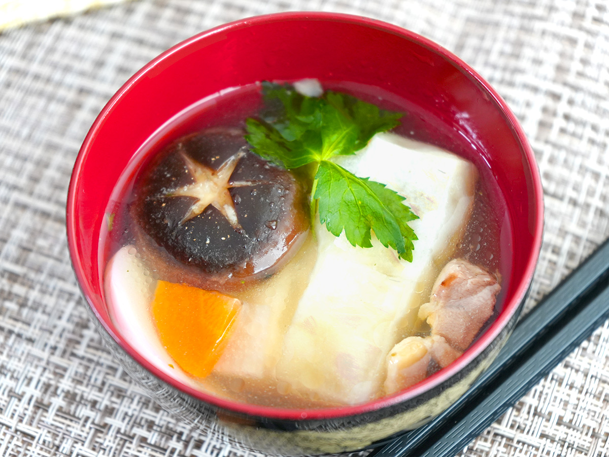 お正月の定番料理！湯せん調理だから災害時にも役立つ！「お雑煮」ポリ袋レシピ