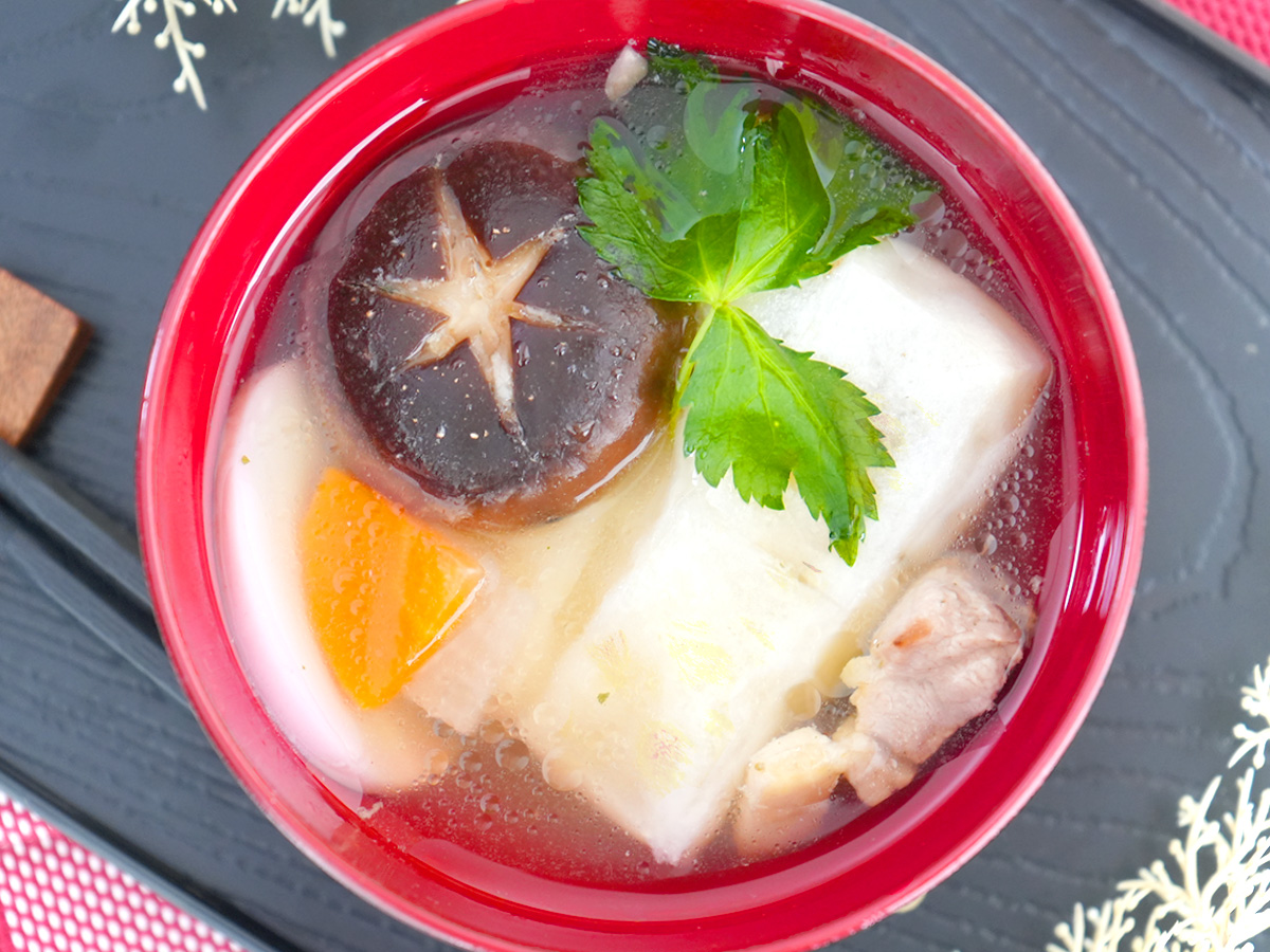 盛りつけするシーン