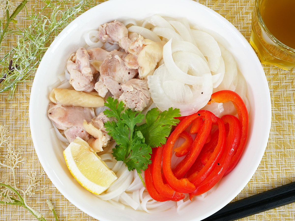 盛りつけするシーン