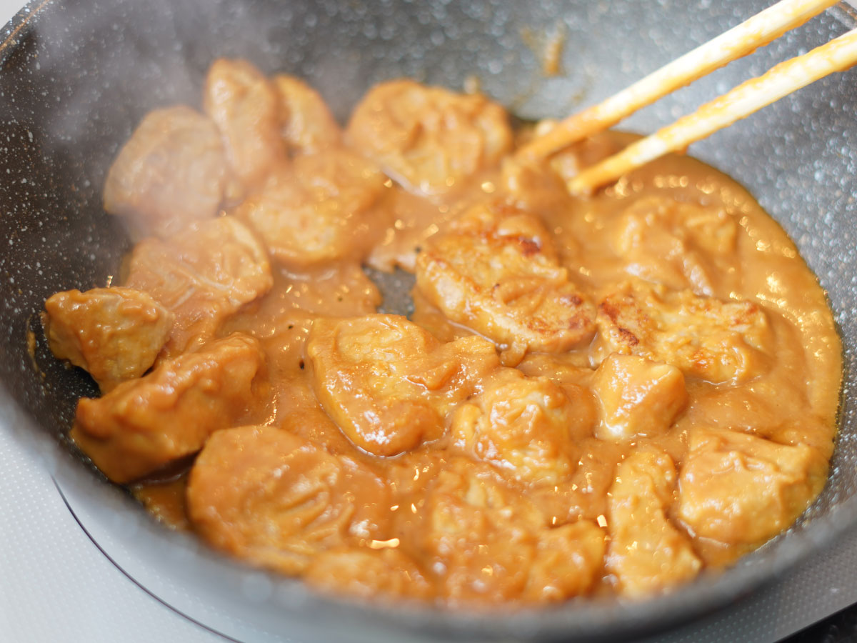 漬け込んだ食材を焼きます