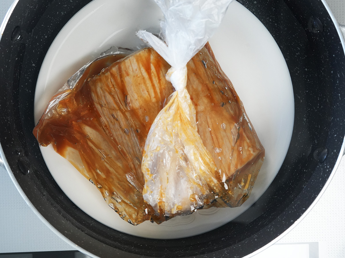 湯せんするシーン