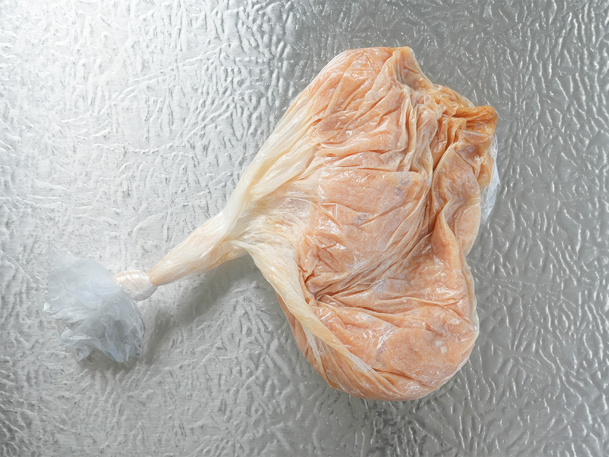 ポリ袋を縛ったシーン