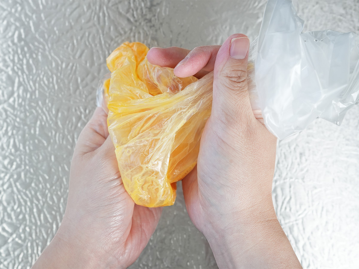 揉みこむシーン