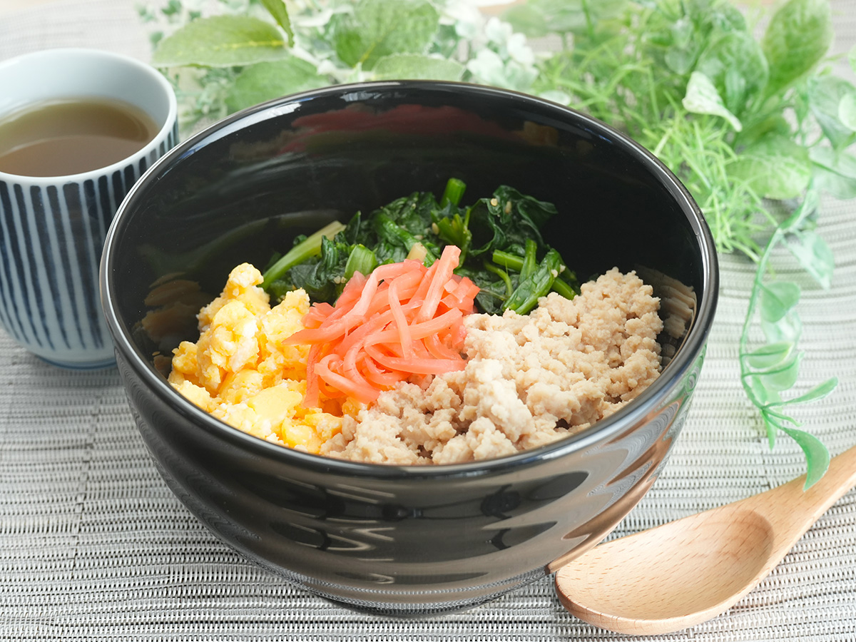 湯せんでまとめて調理！「三色丼」ポリ袋レシピ