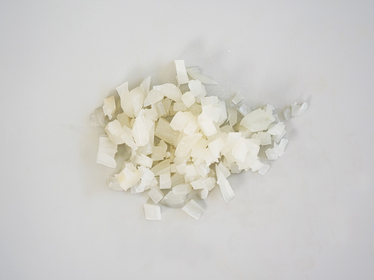 らっきょうをみじん切りしたシーン