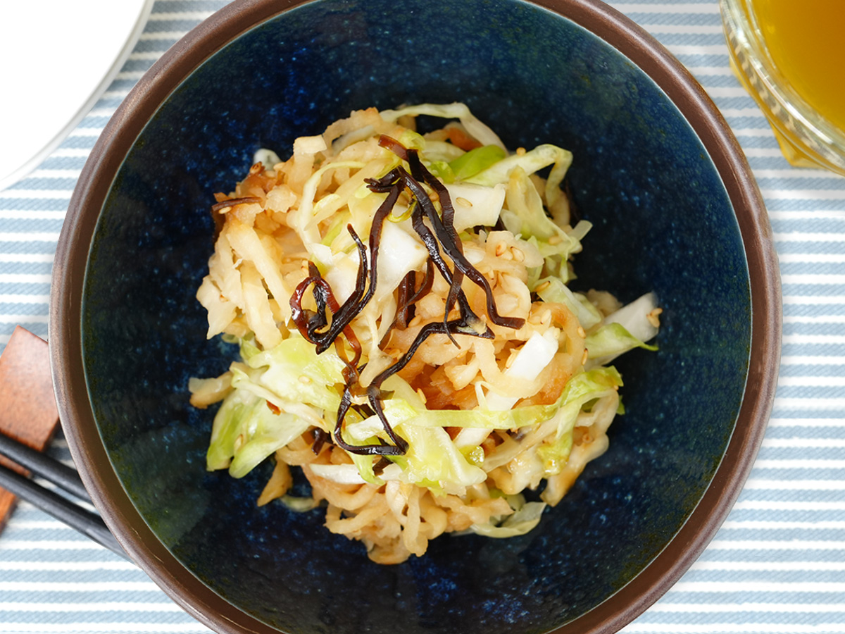 盛りつけするシーン