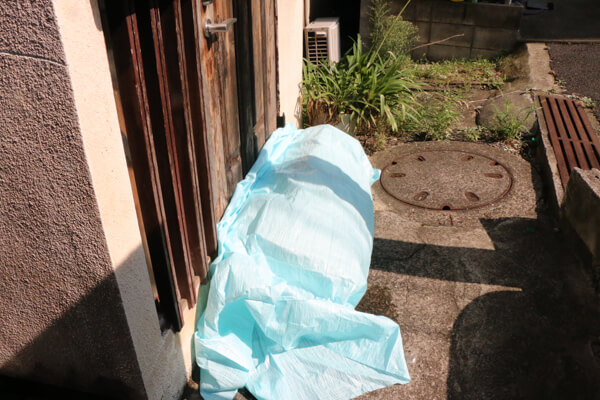 屋外側に設置する